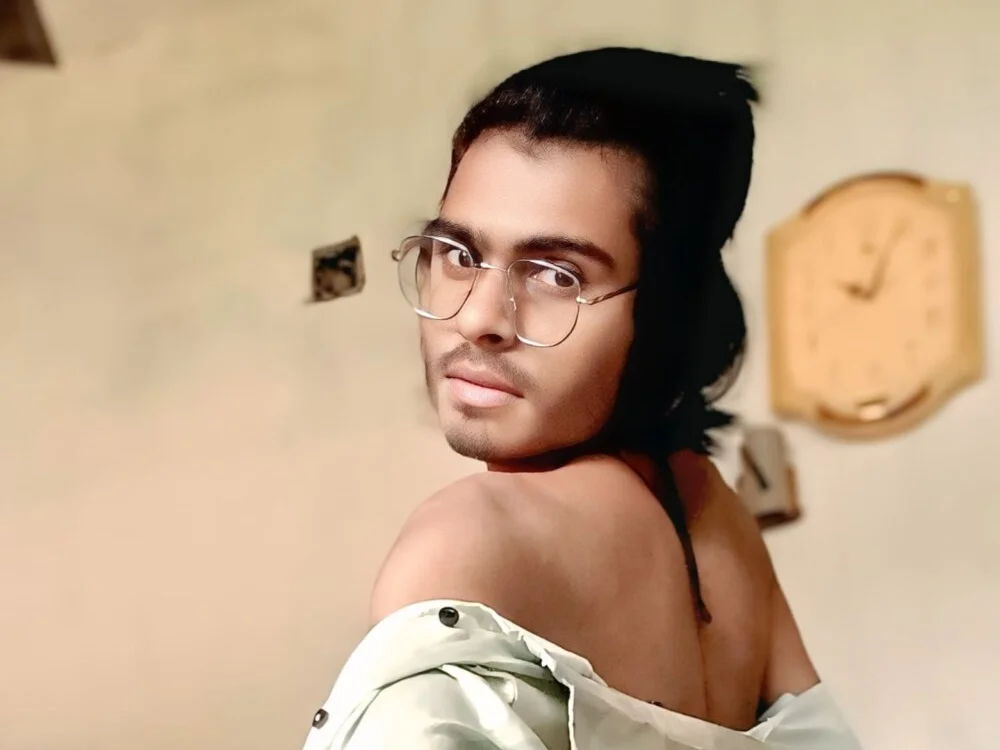 Yash_Sharma18 离线XXX聊天