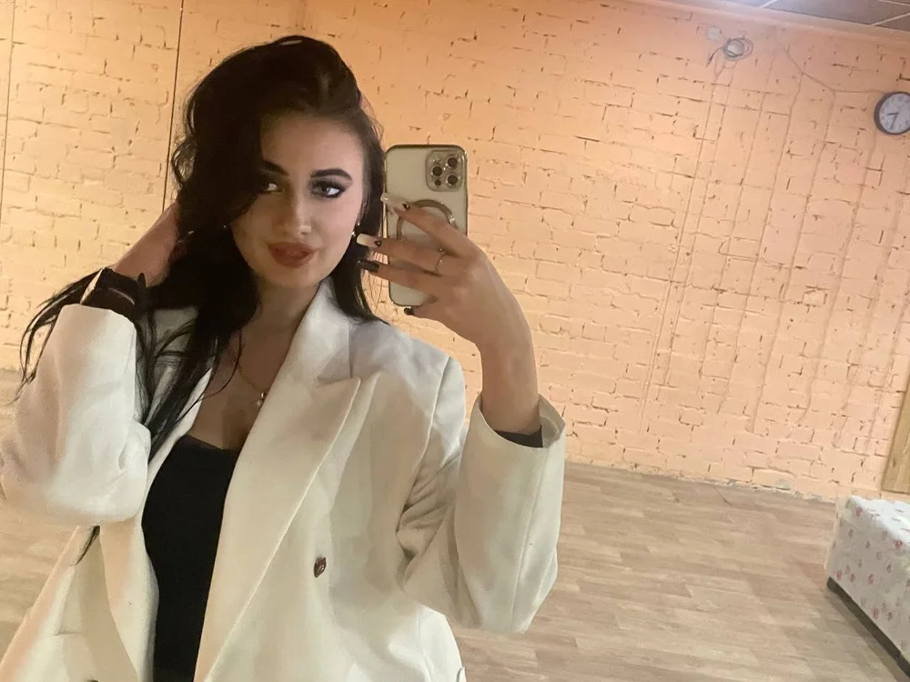 roxy_bloom_'s Offline Chat Room