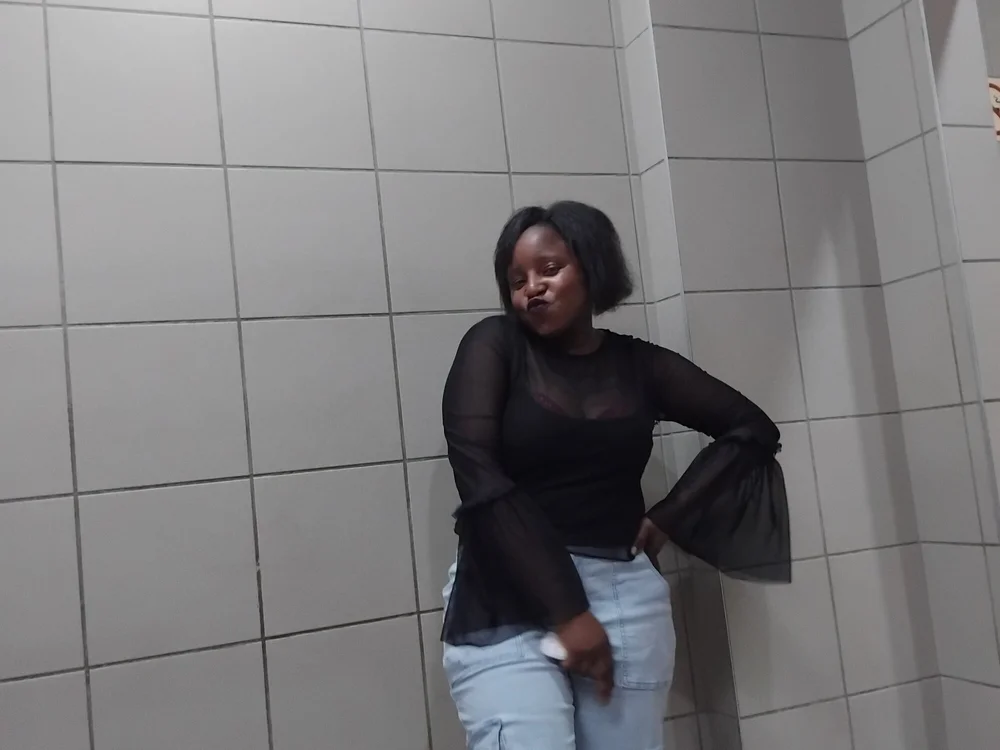 uniquegirl's most recent online preview