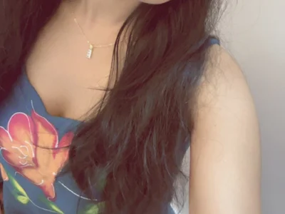 Yours_tia Female Goth Free Cam Nude