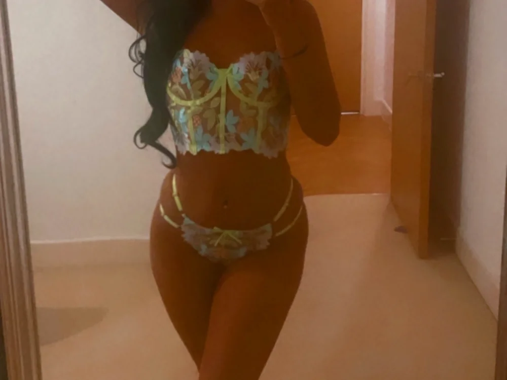 Divine_Daniella Offline XXX-chat