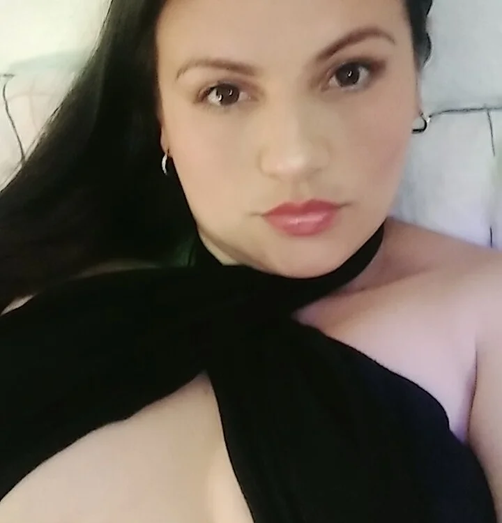ChicaBig's Offline Chat Room