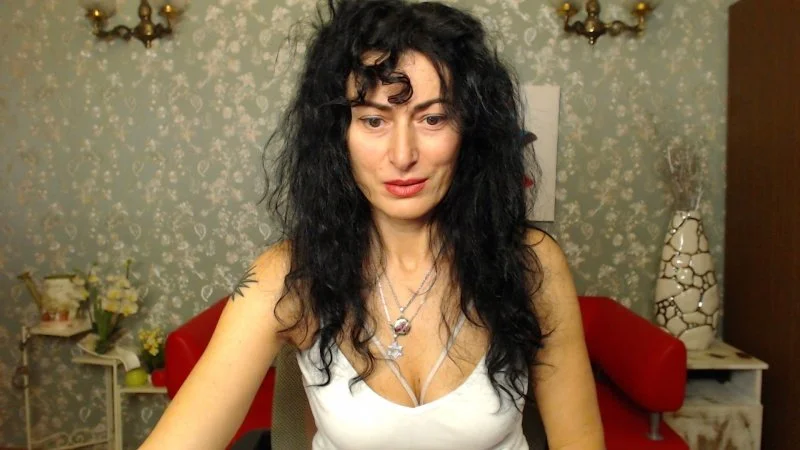 Abudabiz's Offline Chat Room