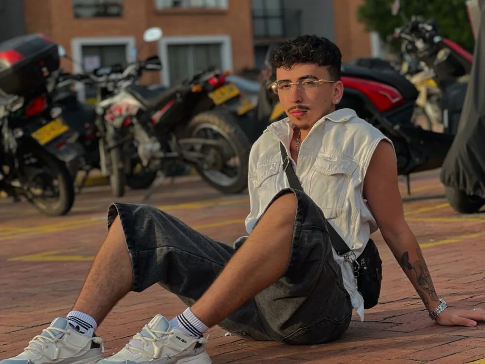 liamty_luxor অফলাইন XXX চ্যাট