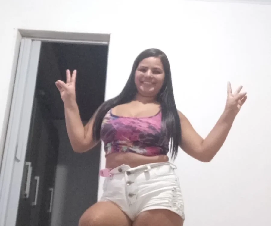 amputee_rafaela's Offline Chat Room