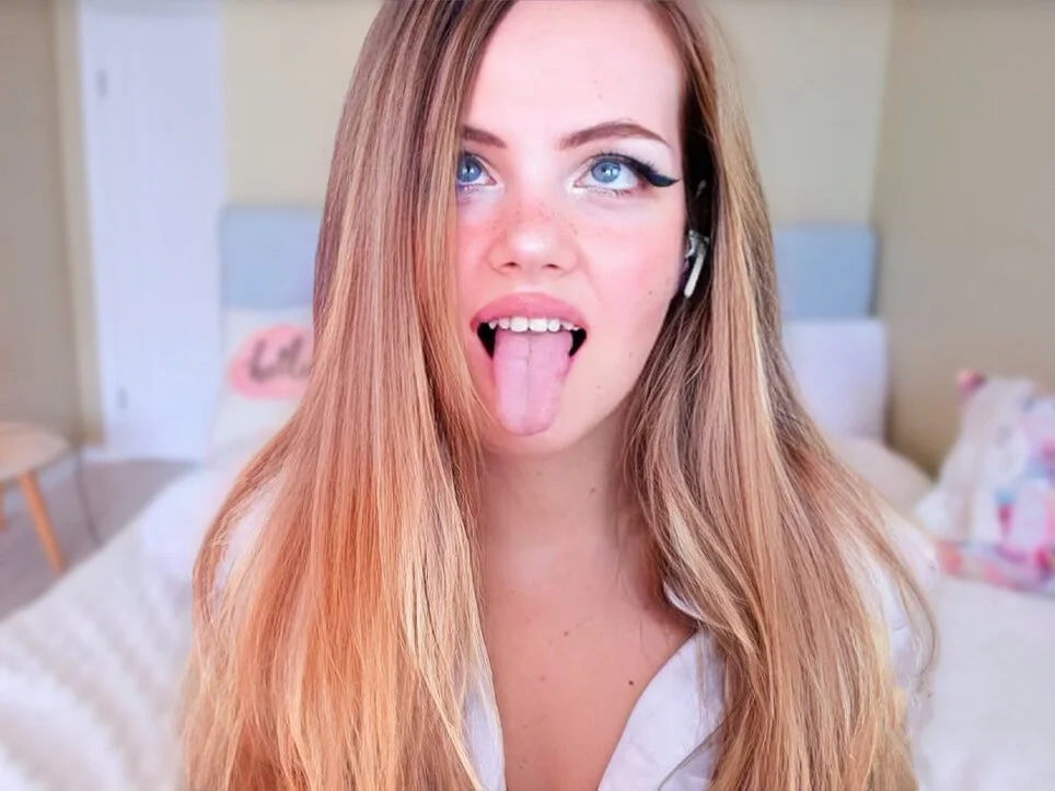 CutieEllie 離線 XXX 聊天