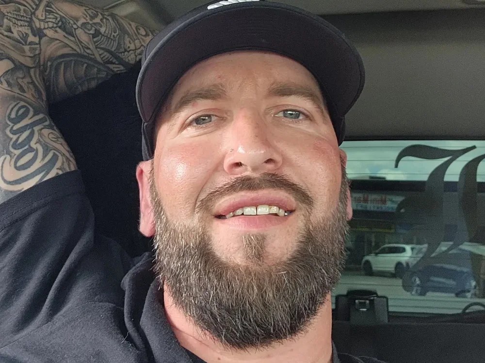 Beardedtattood's Offline XXX Chat