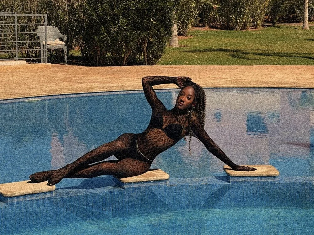 CrystalMai_ Offline XXX-chat