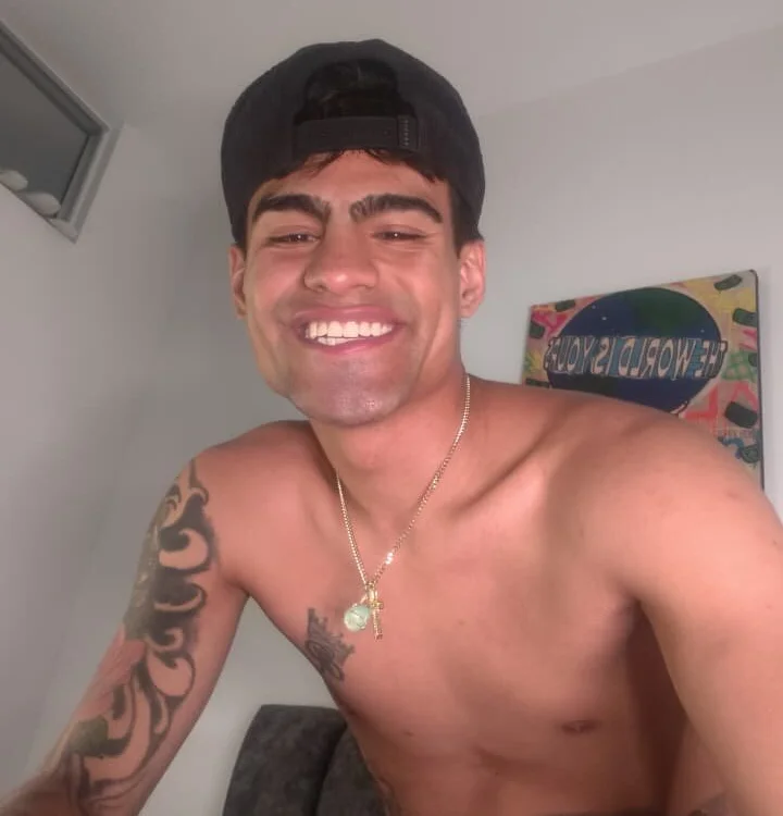 Danyelmast-hellensex cam model