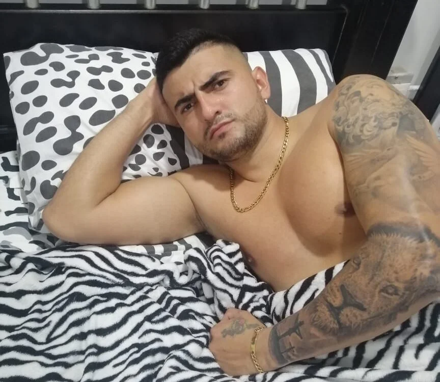 Danielhucgun Offline XXX chat