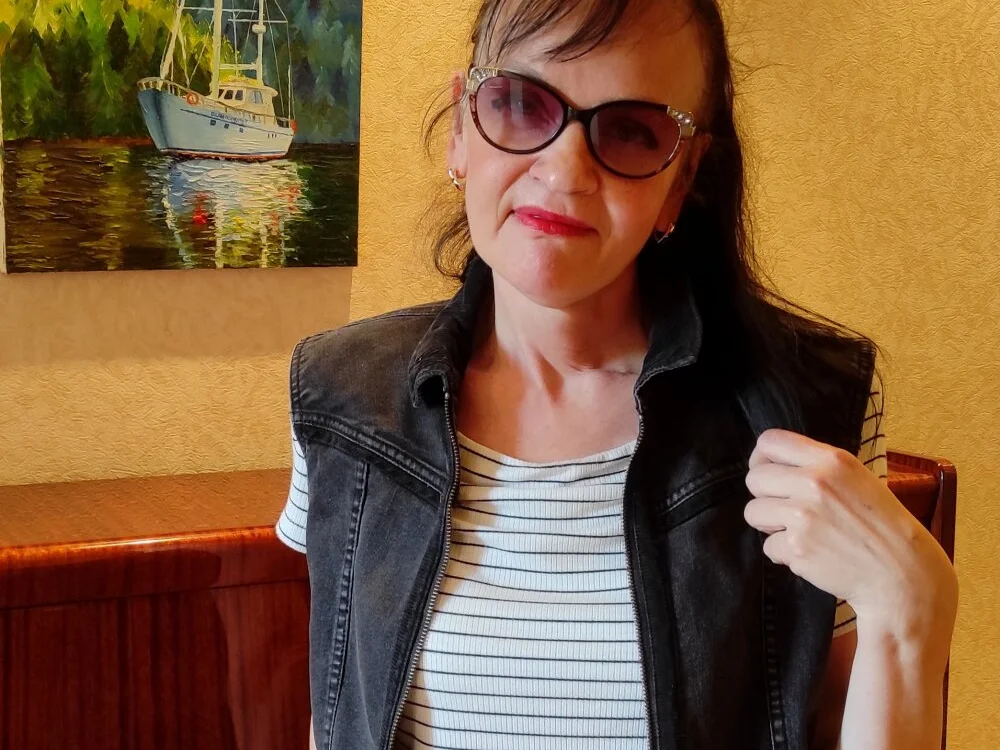 Valentina3859 Offline XXX Chat