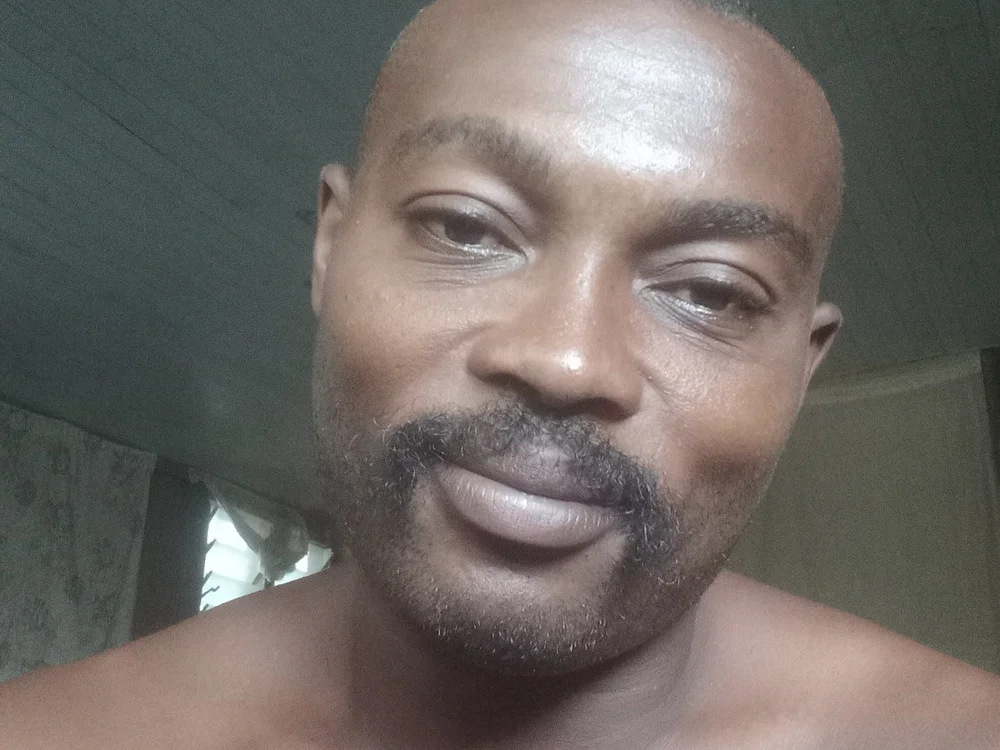 baatse: συνομιλία ΧΧΧ εκτός σύνδεσης