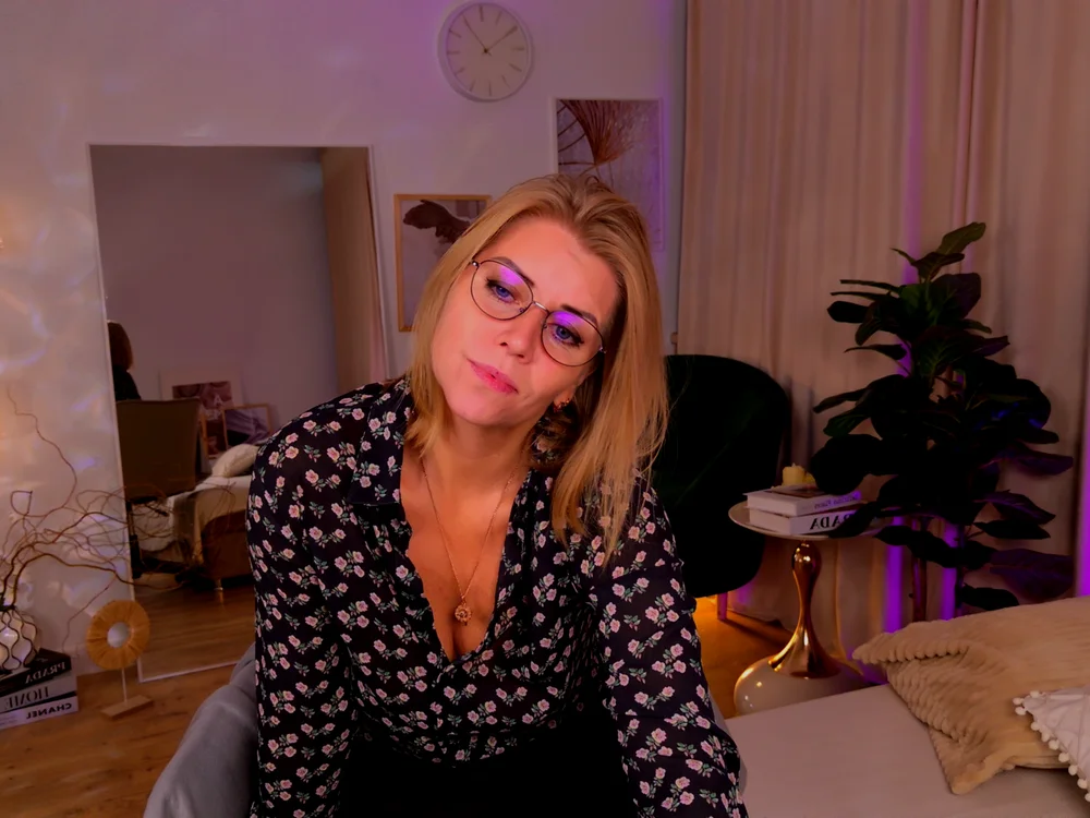 Annie_Light Chat XXX offline