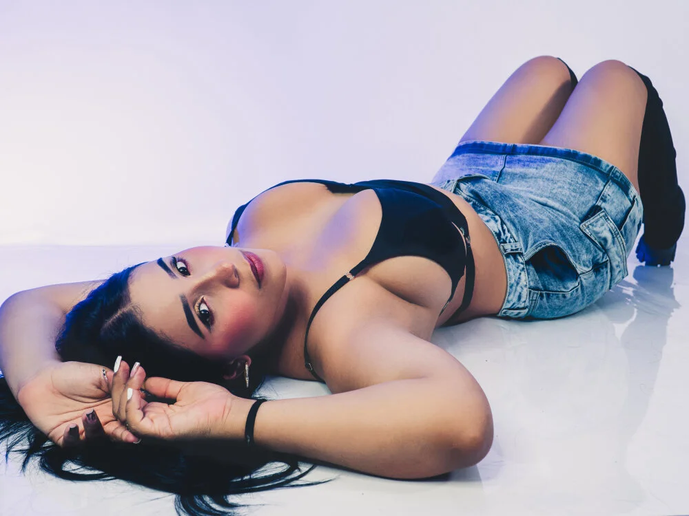 SheylaBakerr's Offline XXX Chat