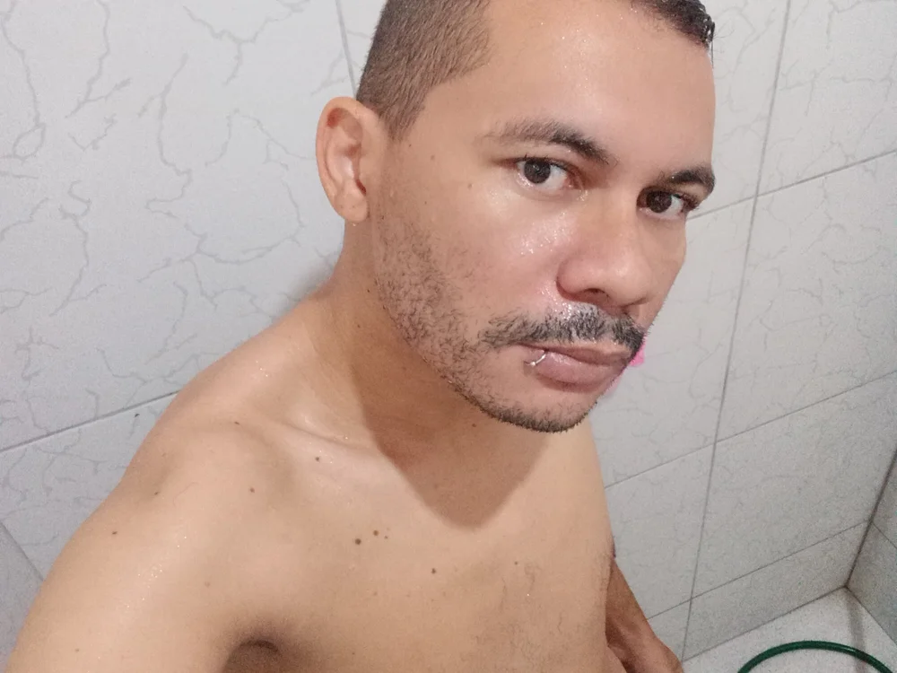 luis0465's Offline XXX Chat