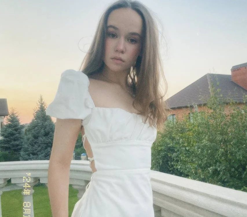 MaeCovert's Offline XXX Chat