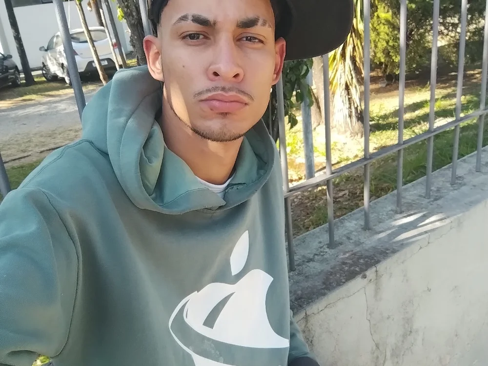 branquinho021's Offline XXX Chat