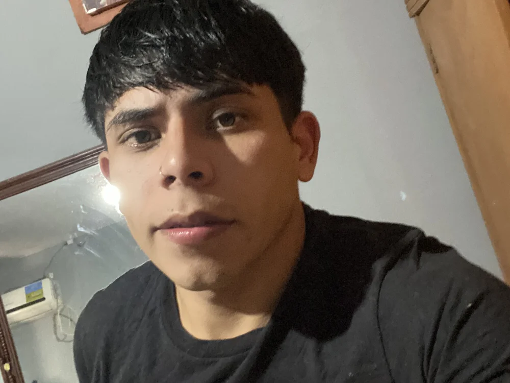 juancito9966y's Offline Chat Room