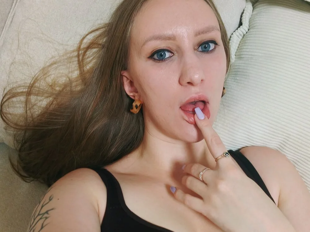 Eluniee's Offline XXX Chat