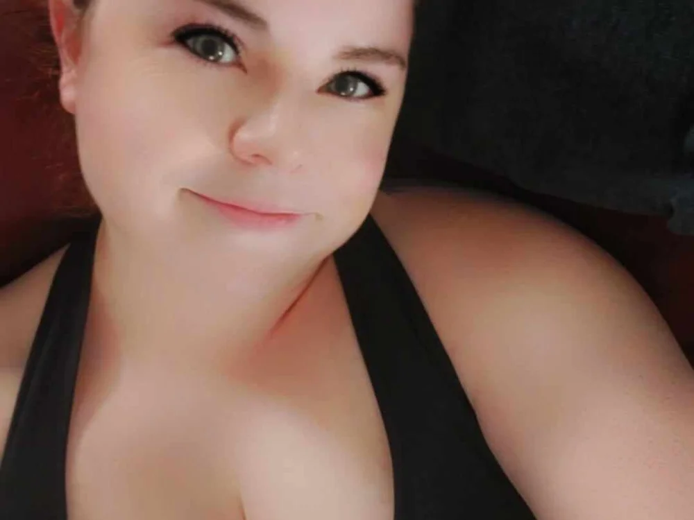 RedWitch28's Offline Chat Room