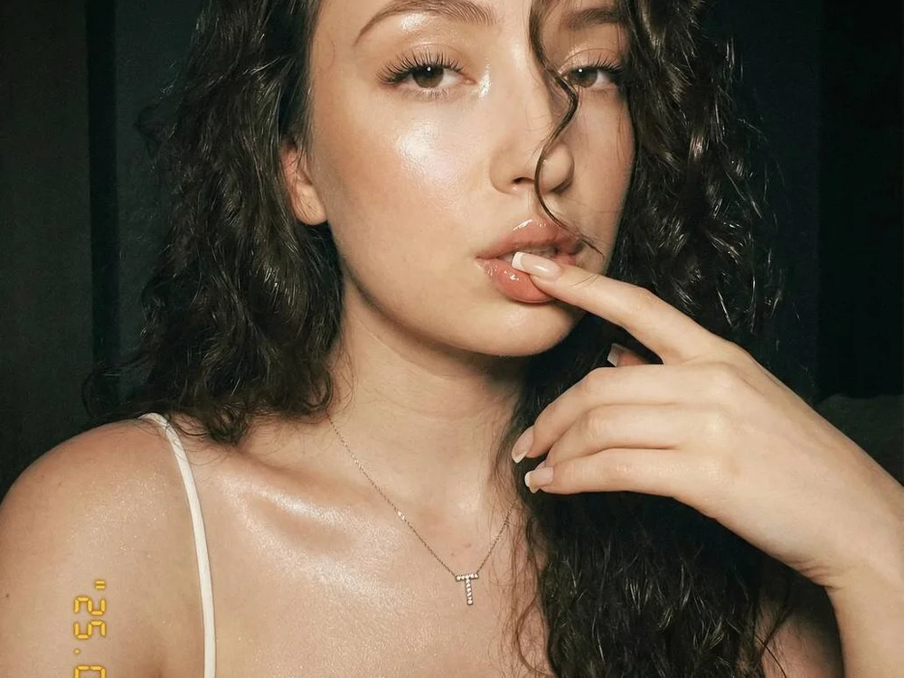 twotantrictouch Chat XXX offline