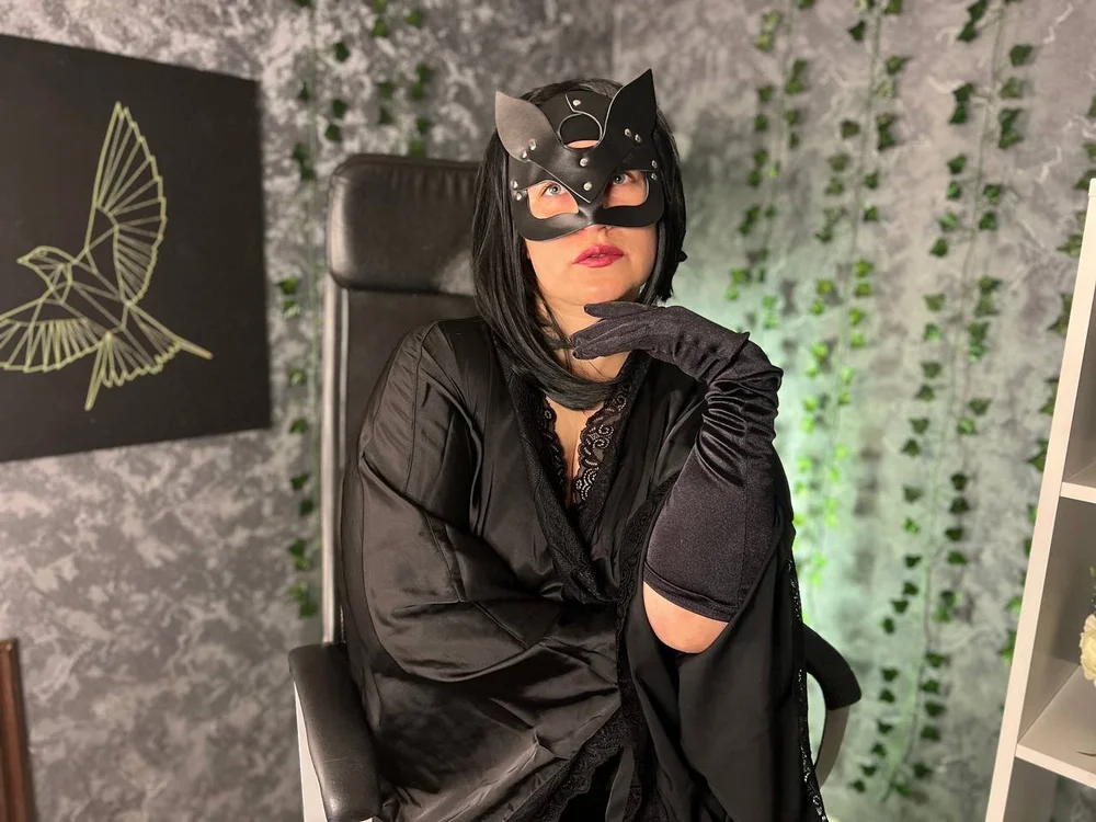 Queen_Rizz's Offline Chat Room