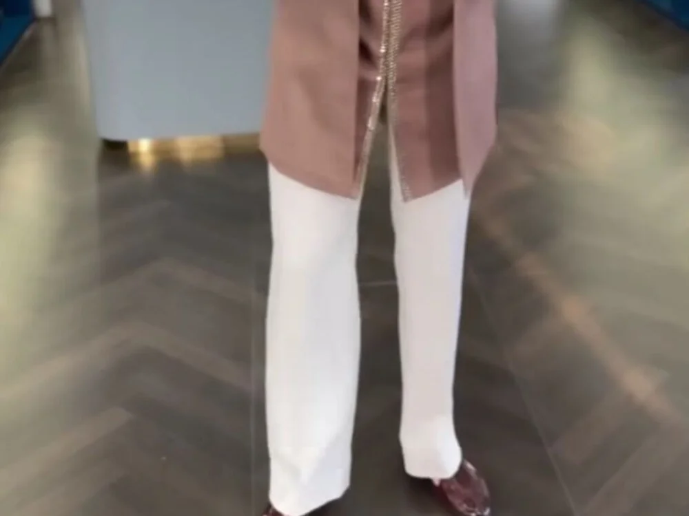 ayman_khann Offline XXX chat