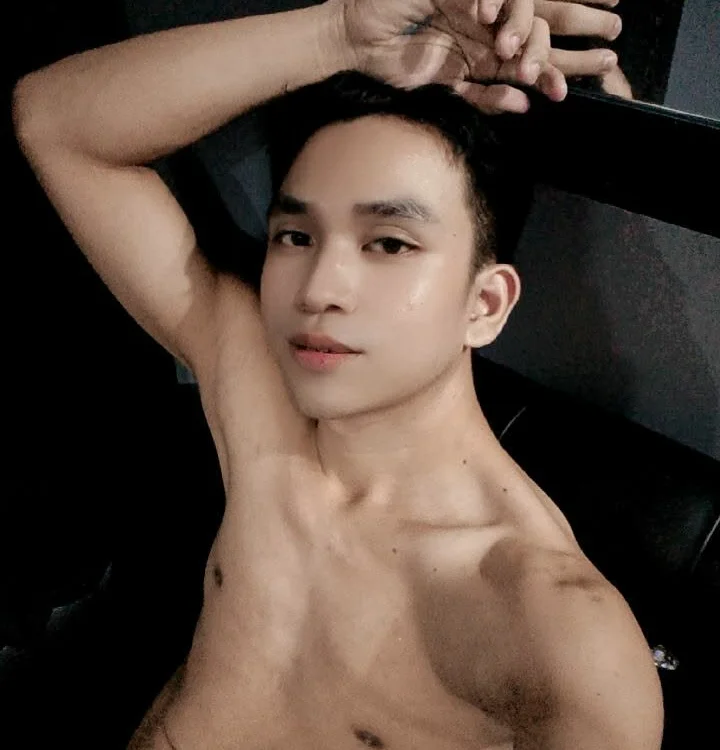 NoahAlexander_Grey 離線 XXX 聊天