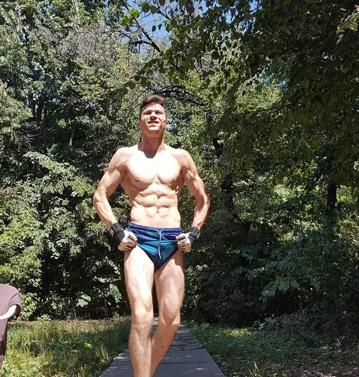 Muscleshows' Offline XXX Chat