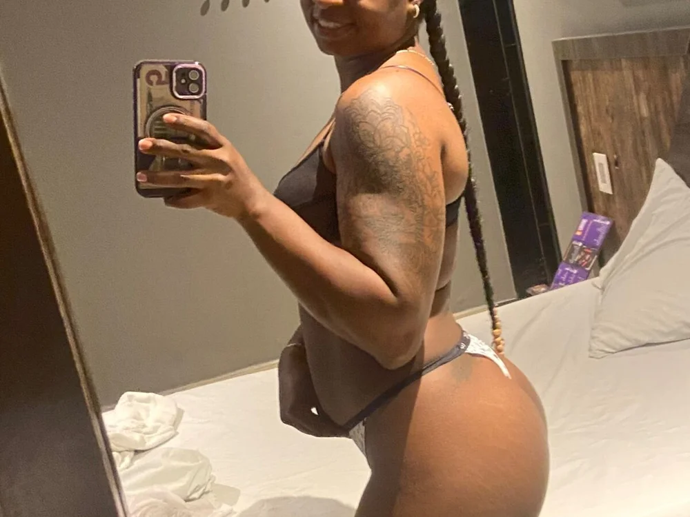 Naomi-Desiren Offline XXX chat