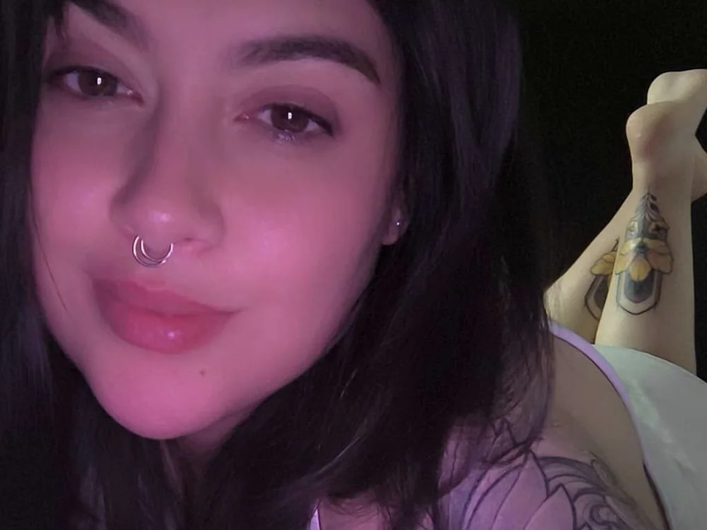 amber_lam__'s Offline Chat Room