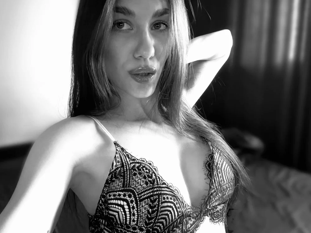 LunaRossaan Offline XXX chat