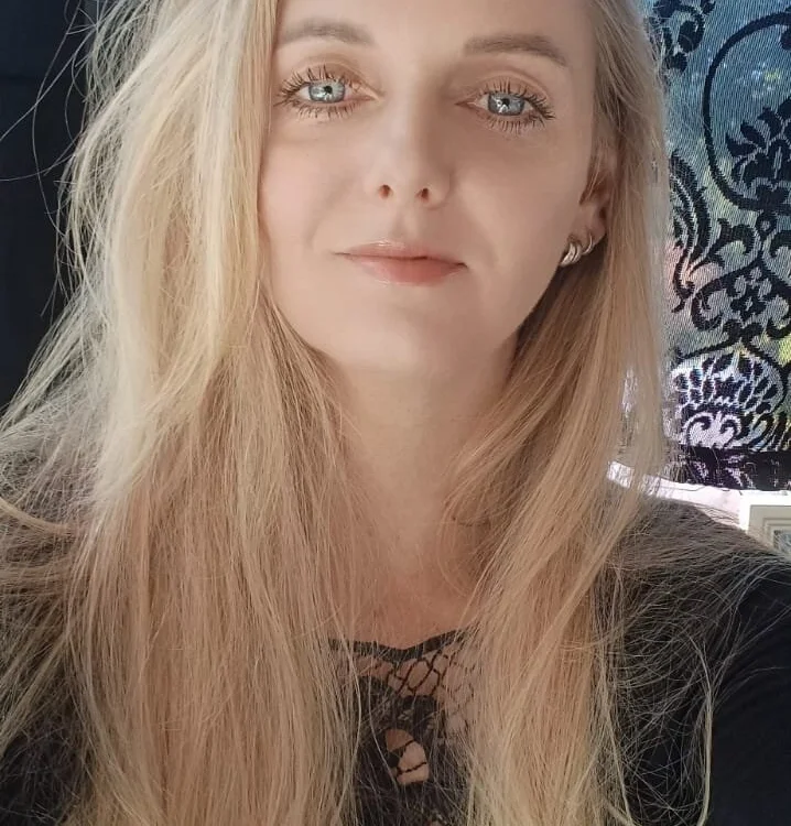 CelineXRose's Offline Chat Room