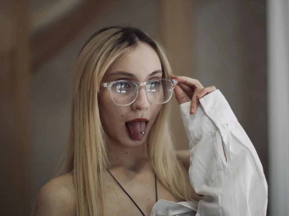 ellliefrost's Offline XXX Chat