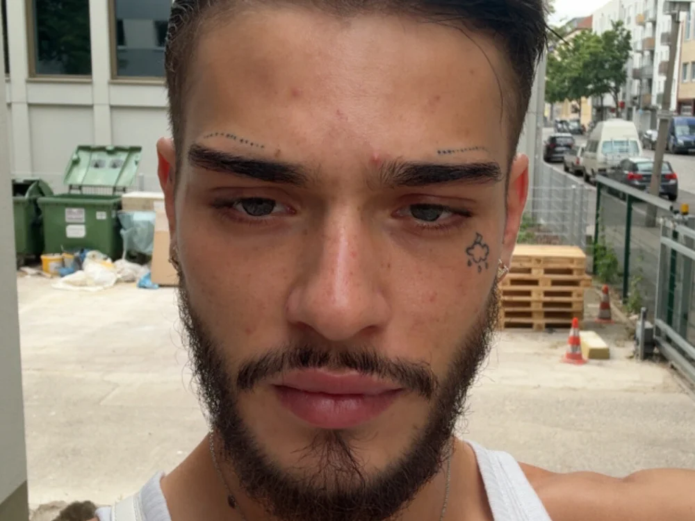 mike1604_'s Offline XXX Chat