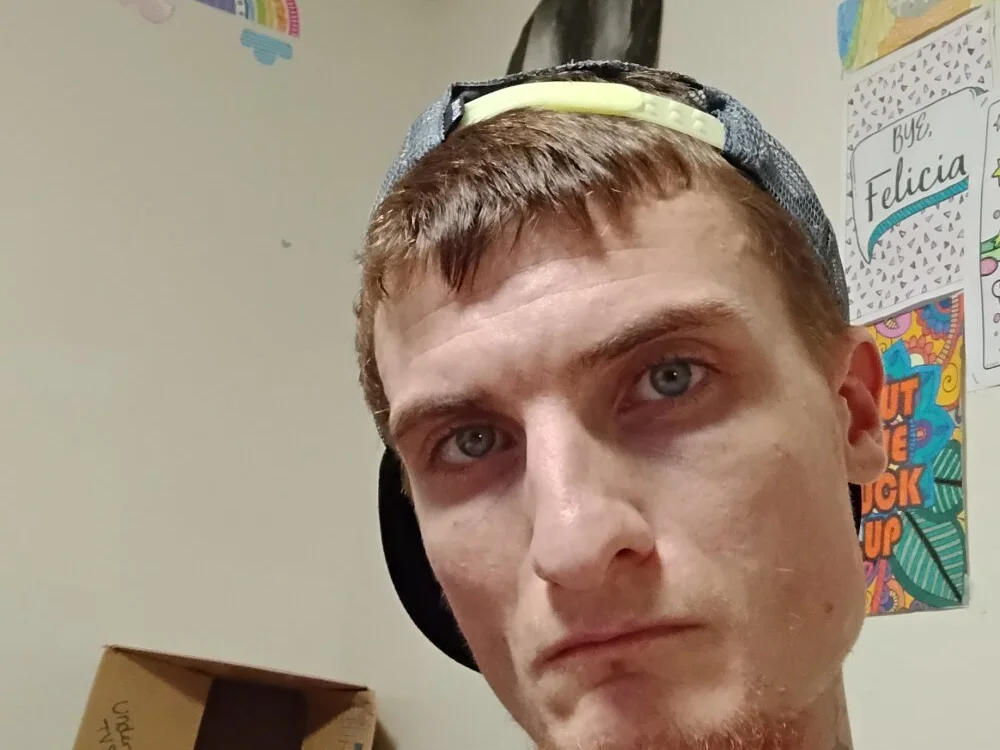 jizzyglizzy92's Offline XXX Chat