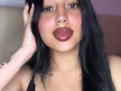 SELENNE1_TAY - Girl 