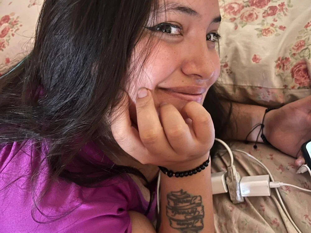 MiaRouss69 Offline XXX-chat