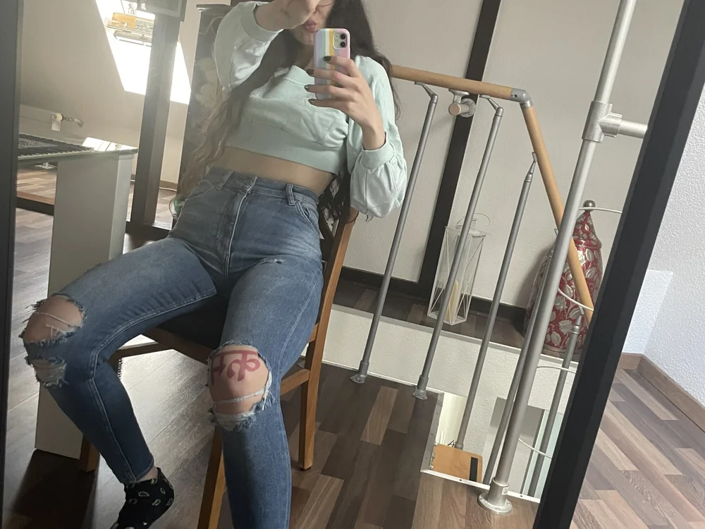 SwissHotLeo cam model