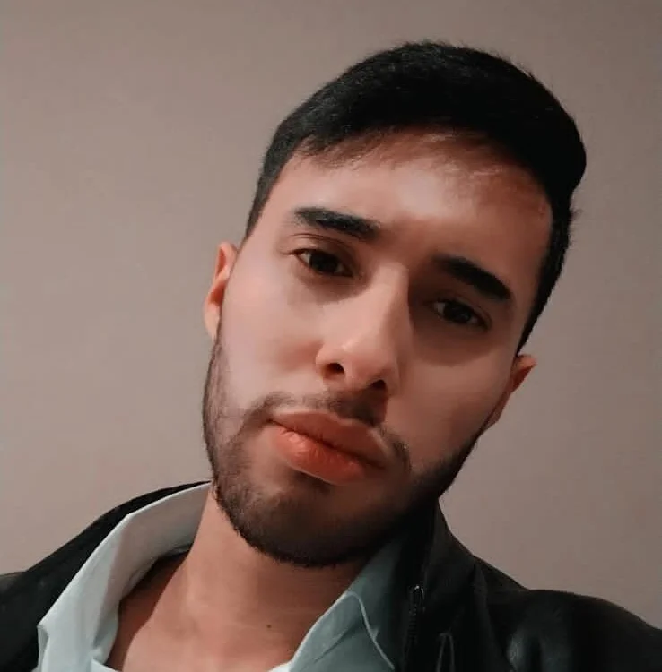 Justinhot_1's Offline Chat Room