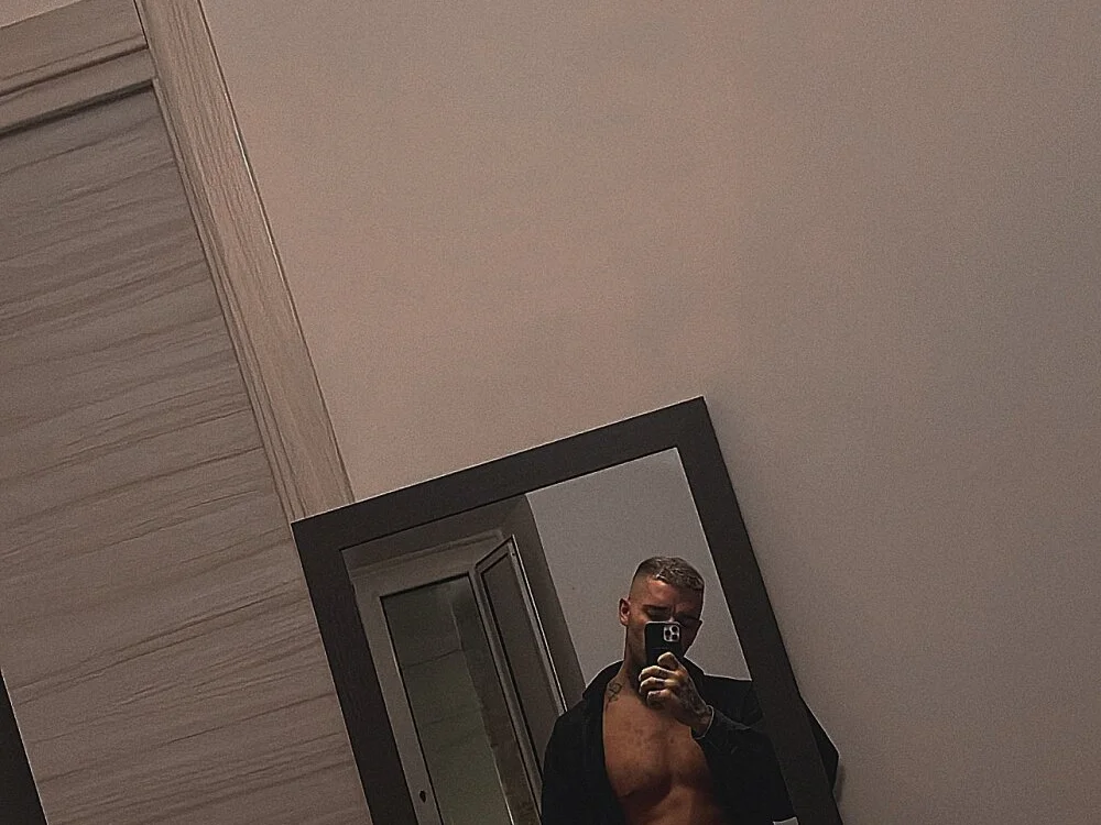 BadBoy_92's Offline XXX Chat