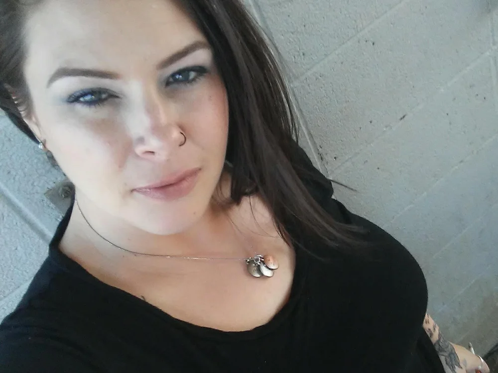 PinkRoses00's Offline Chat Room