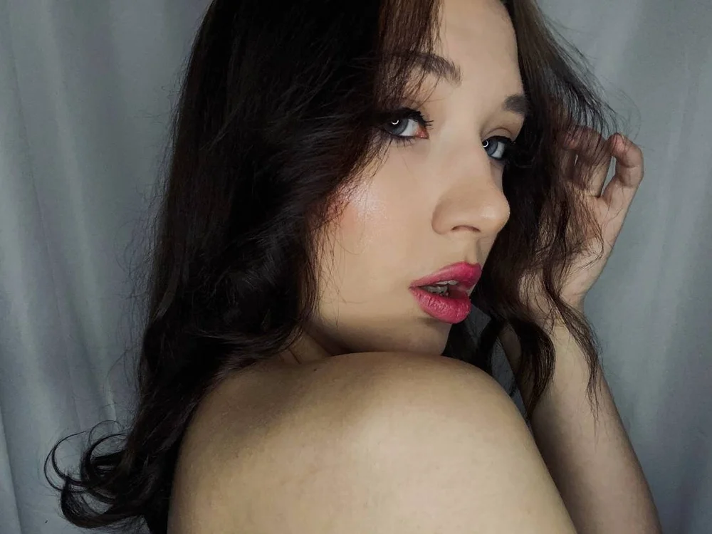 Lissa_Hennesy's Offline XXX Chat