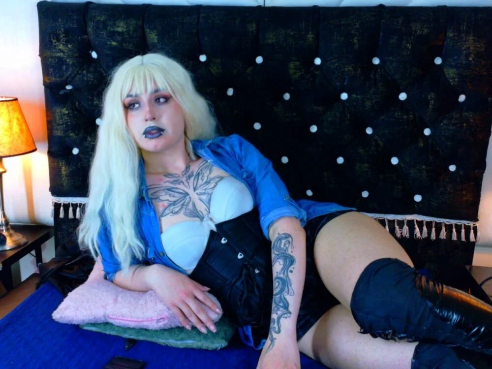 Miss_Camilla_ Adlı Modelin Çevrimdışı XXX Sohbeti