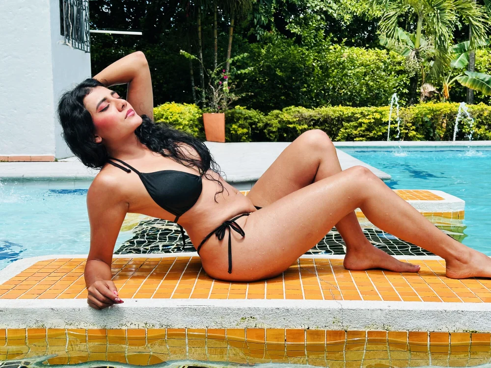 Violet_sl4ve Offline XXX-chat