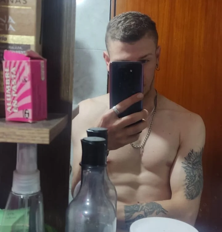 aquiles_sexx's Offline XXX Chat