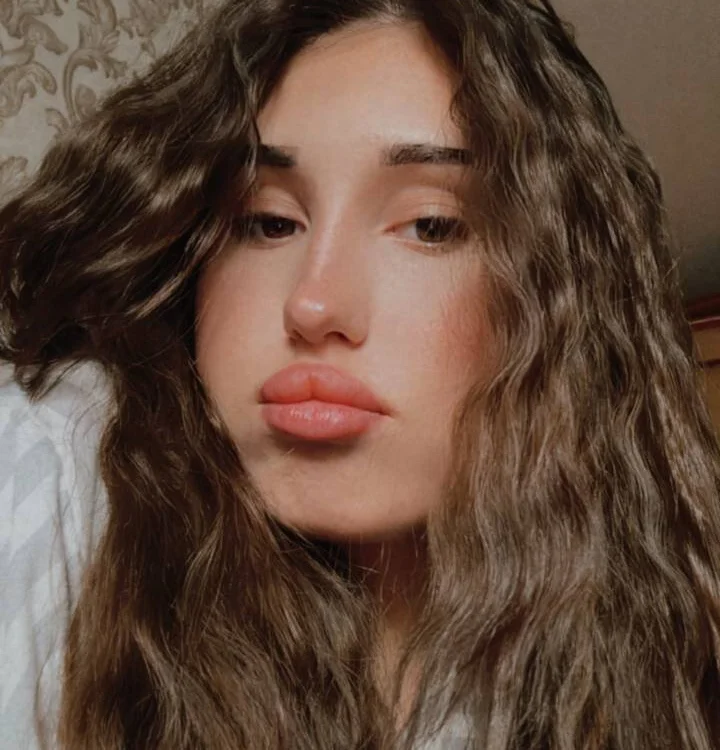 Emily_Lews offline XXX-chat