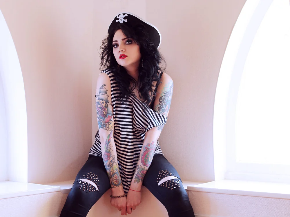 JuanaFay's Offline Chat Room