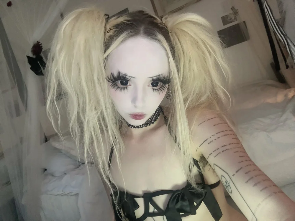 bl0odsyring3's Offline XXX Chat