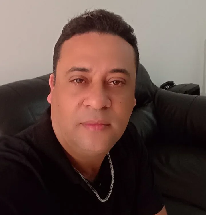 Gledisson782's Offline Chat Room